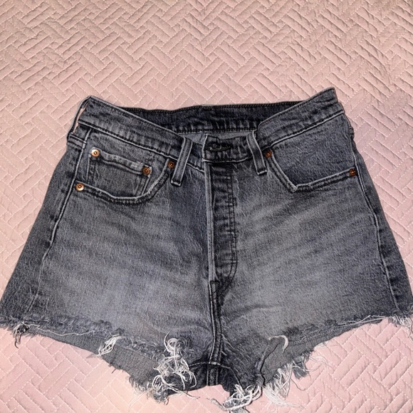 Levi’s 501 Jean shorts - Picture 2 of 5